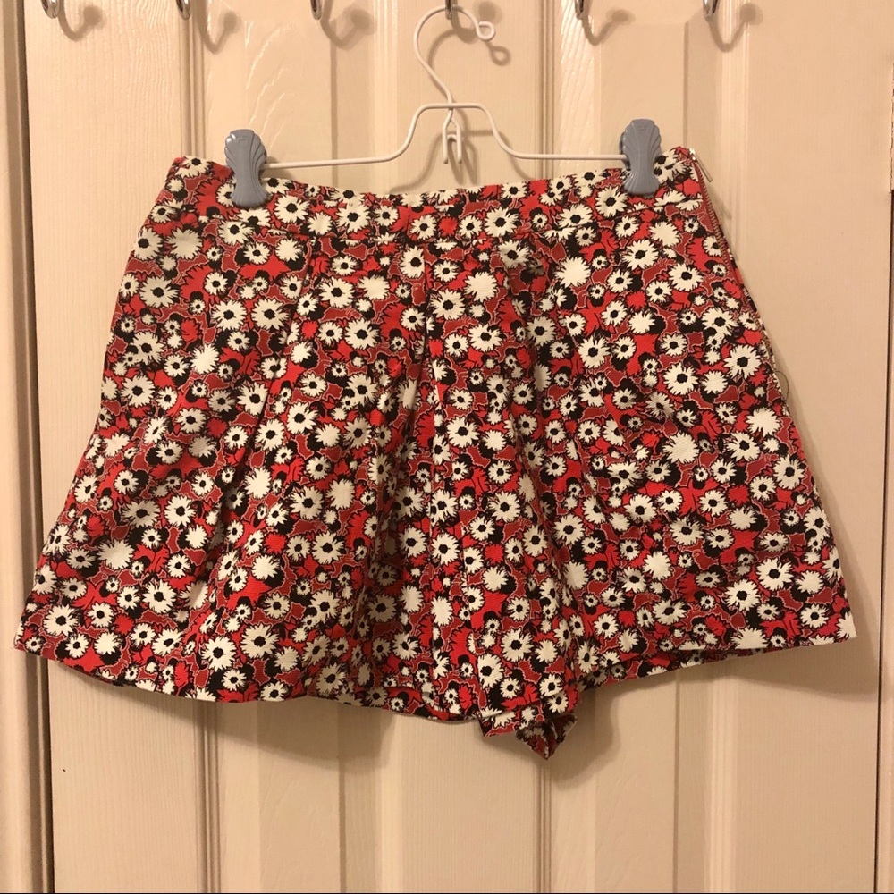 M - Zara Trafaluc Pleated Red Floral Shorts